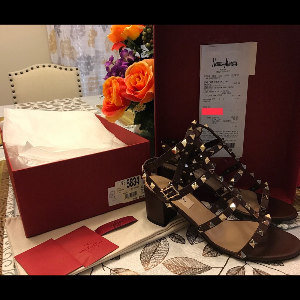 ❌SOLD❌ 💯 Authentic Valentino Rockstud Block Heel